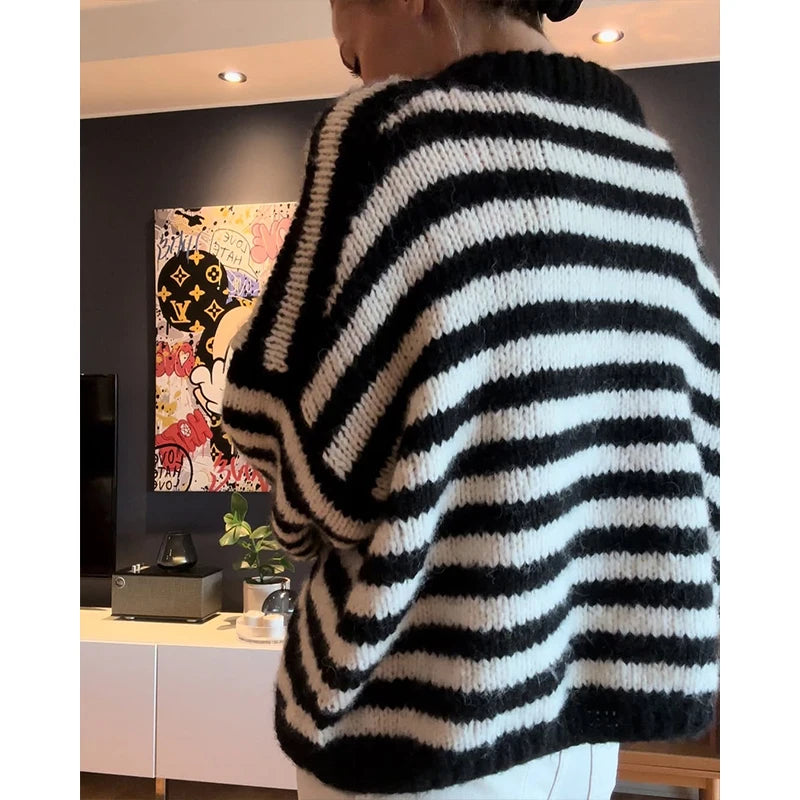 Autumn New Harajuku Fashion Casual Striped Pullover Women O-neck Chic College Style Loose Knit Sweater Classic Elegant Clothes