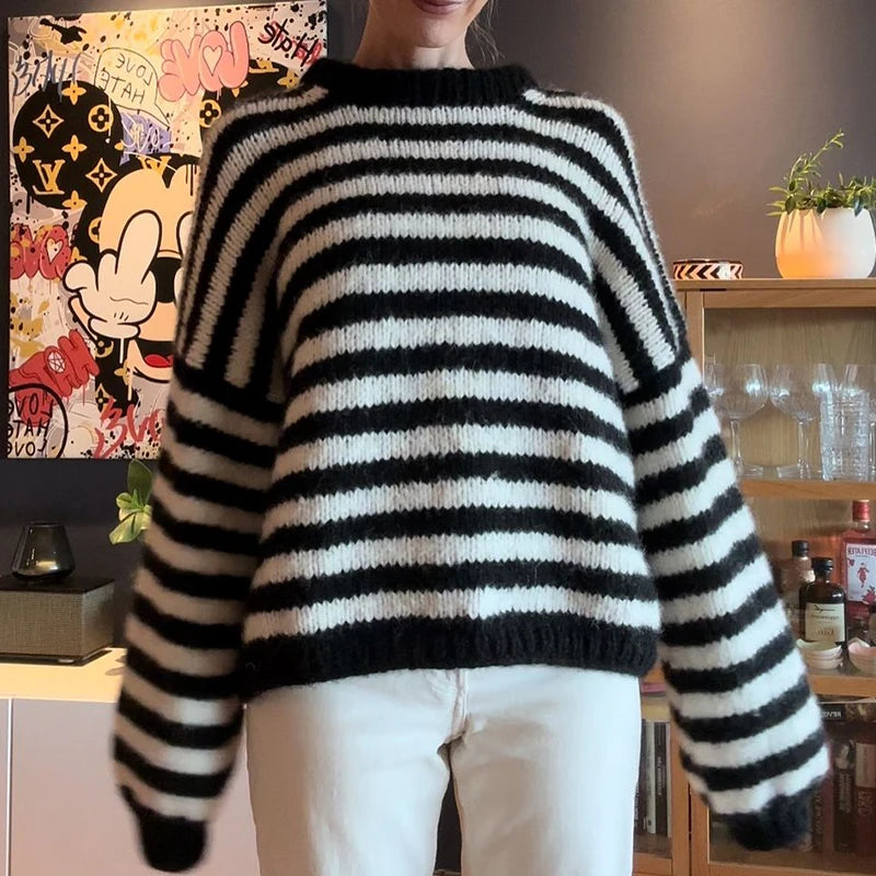 Autumn New Harajuku Fashion Casual Striped Pullover Women O-neck Chic College Style Loose Knit Sweater Classic Elegant Clothes